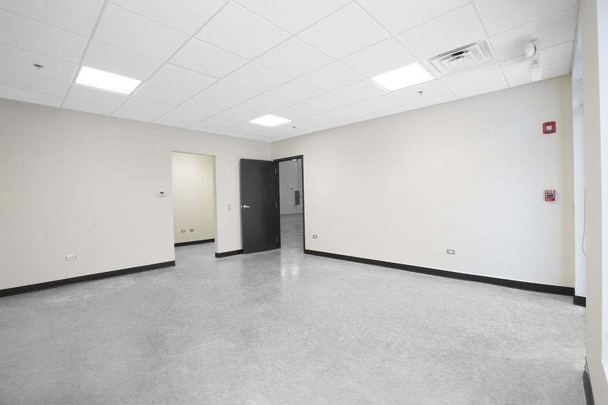 2300 Wisconsin Ave, Downers Grove, IL à louer - Photo intérieure – Image 2 sur 9