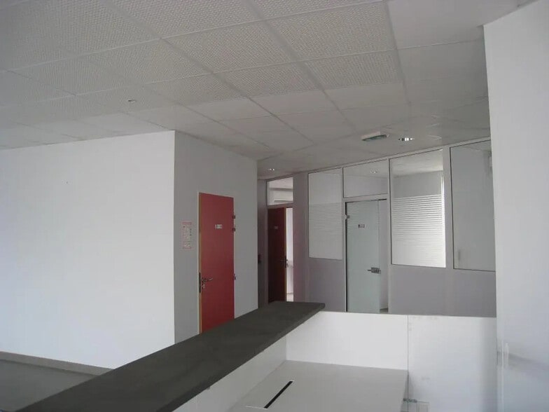 Local commercial dans Aubagne à vendre - Photo de l’immeuble – Image 2 sur 6
