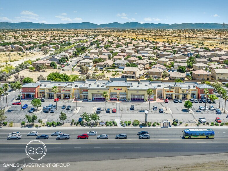 14073 Main St, Hesperia, CA à vendre - Photo de l’immeuble – Image 1 sur 5