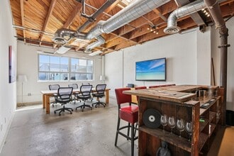 4223 Glencoe Ave, Marina Del Rey, CA à louer Photo de l’immeuble– Image 2 sur 4