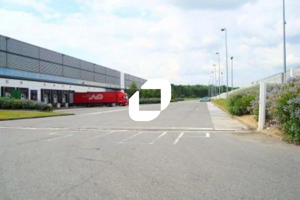 Industriel/Logistique dans Lieusaint à louer Photo principale– Image 1 sur 4