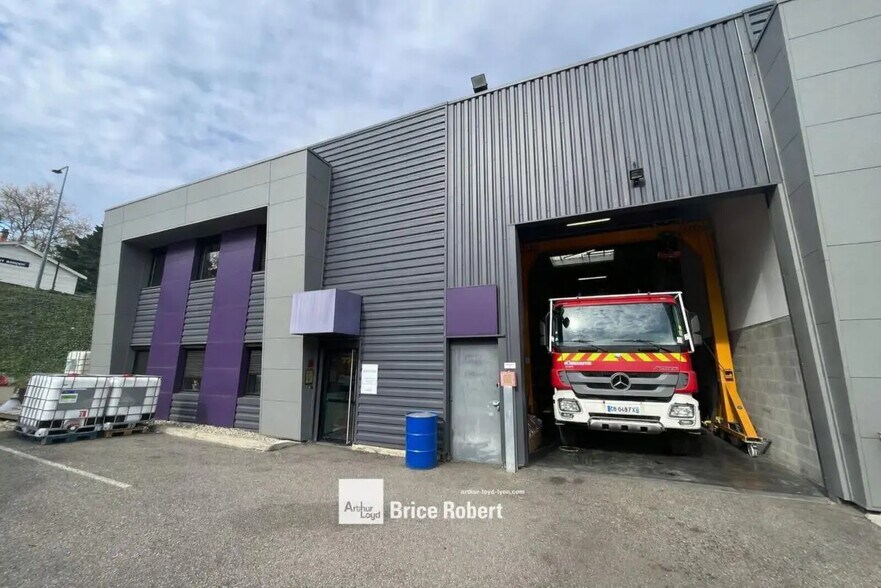 12 Rue Roger Planchon, Vénissieux à louer - Photo de l’immeuble – Image 1 sur 5
