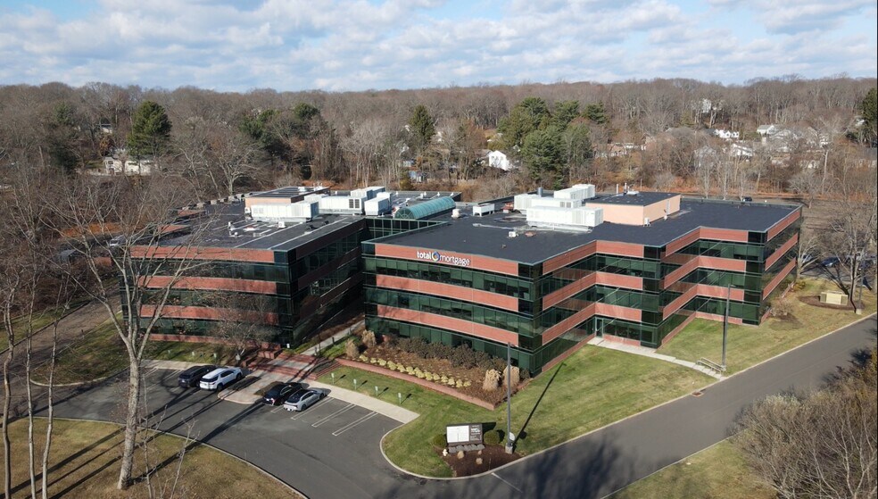 185 Plains Rd, Milford, CT à louer - Photo de l’immeuble – Image 3 sur 13