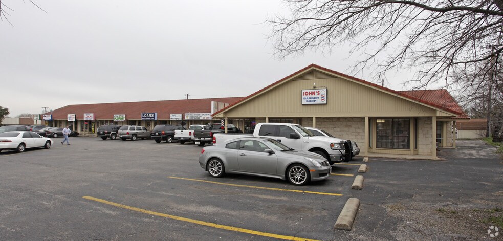 1800 N Mays St, Round Rock, TX à louer - Photo de l’immeuble – Image 3 sur 4