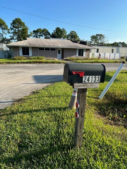 24133 W SR-40, Astor, FL à louer - Photo de l’immeuble – Image 2 sur 11