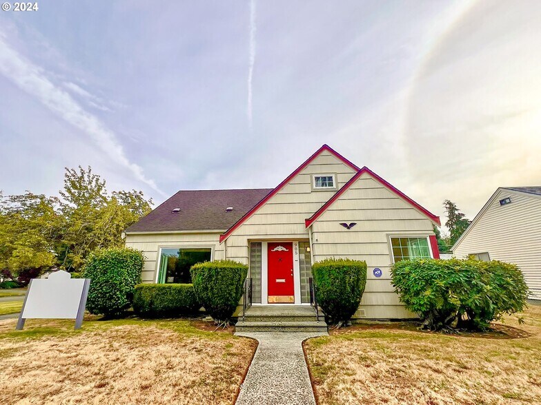 905 Broadway St, Longview, WA à vendre - Photo principale – Image 1 sur 25