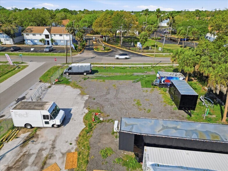 7511 Winchester Dr, Tampa, FL à vendre - Photo de l’immeuble – Image 2 sur 13