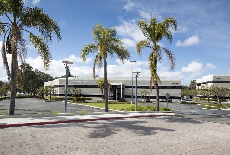 21081 S Western Ave, Torrance, CA à louer - Photo de l’immeuble – Image 2 sur 8
