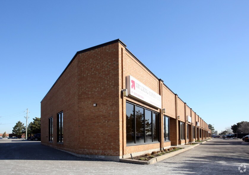 10 Bram Ct, Brampton, ON à louer - Photo de l’immeuble – Image 2 sur 5