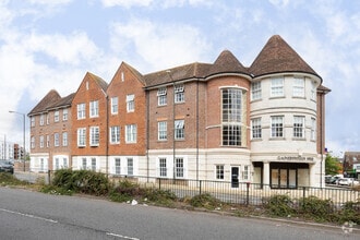 26-32 High St, Crawley à louer Photo de l’immeuble– Image 2 sur 2