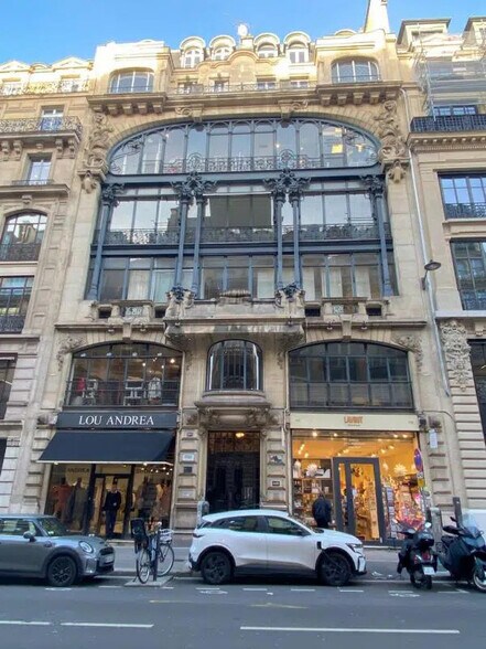 Local commercial dans Paris à louer - Photo de l’immeuble – Image 1 sur 3