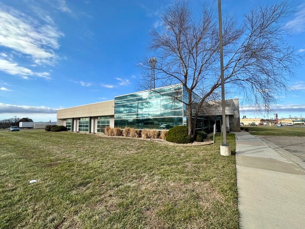 2121 SW Chelsea Dr, Topeka, KS à louer Photo de l’immeuble– Image 1 sur 4