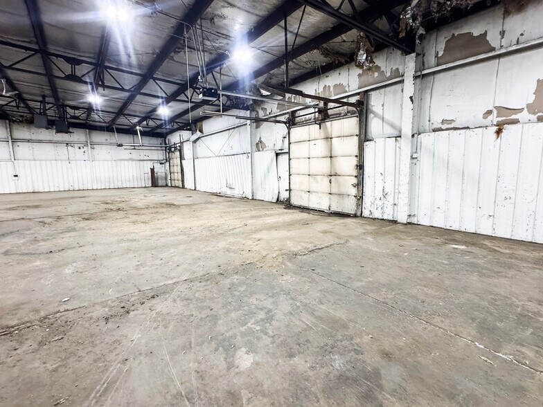 848 E Commercial Ave, Whitewater, WI à vendre - Photo de l’immeuble – Image 2 sur 16