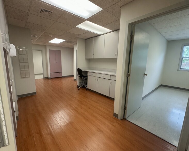 65 Lacey Rd, Whiting, NJ à vendre - Photo intérieure – Image 3 sur 8