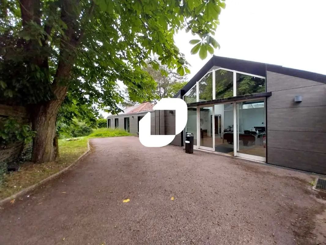 Bureau dans Tacoignières à louer Photo de l’immeuble– Image 1 sur 13