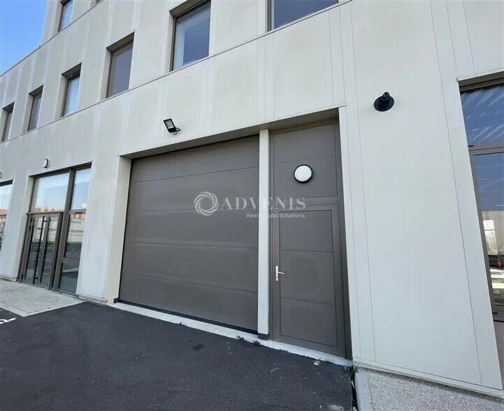 Local d'activités dans Tremblay-en-France à vendre - Photo de l’immeuble – Image 2 sur 10