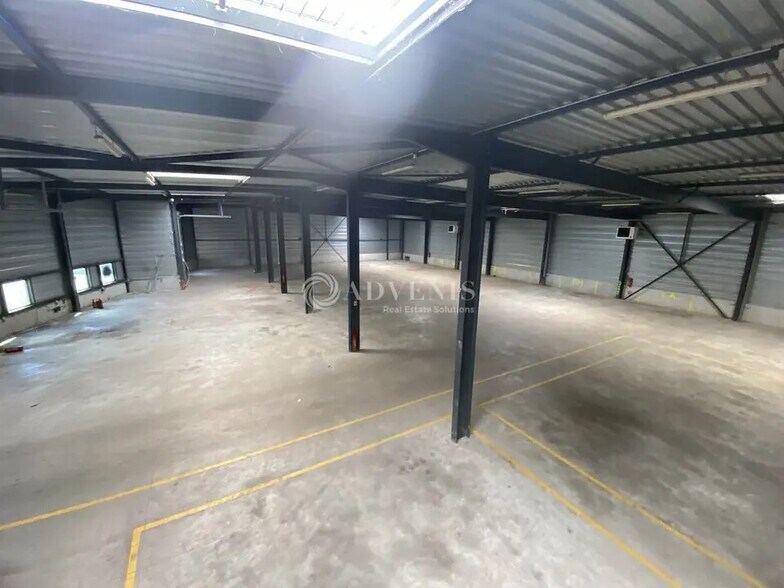 Local d’activités dans Montigny-le-Bretonneux à louer - Photo de l’immeuble – Image 2 sur 9