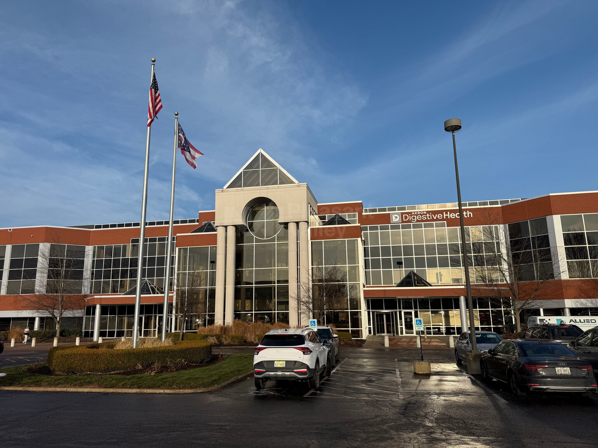 3800 Embassy Pky, Fairlawn, OH à louer Photo principale– Image 1 sur 8