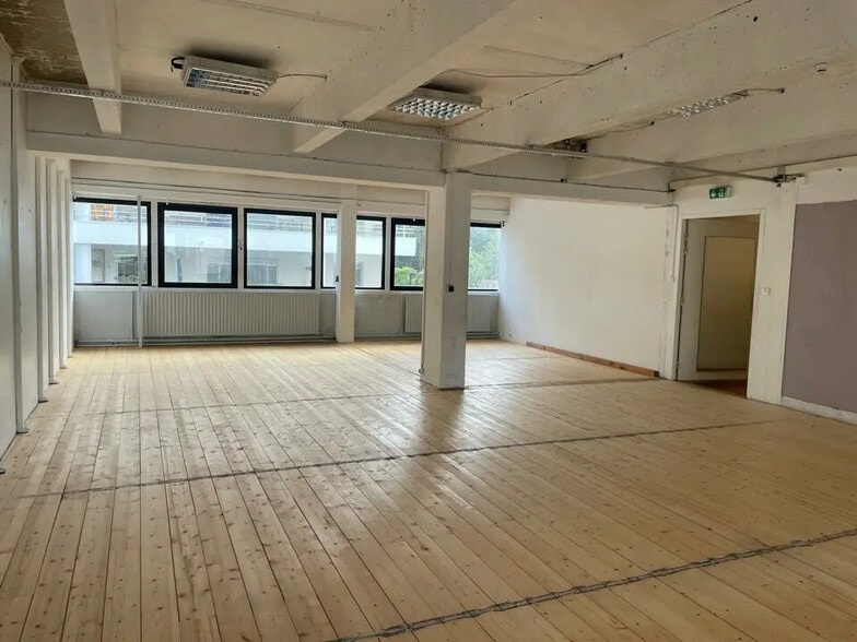 Local commercial dans Bordeaux à louer - Photo de l’immeuble – Image 2 sur 4