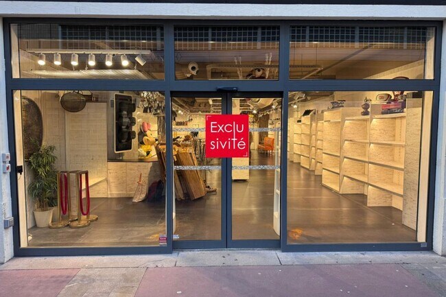 Plus de détails pour Local commercial à louer