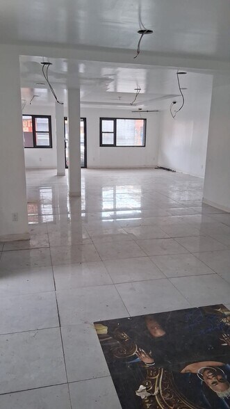 290 Barbey St, Brooklyn, NY à louer - Photo de l’immeuble – Image 3 sur 6