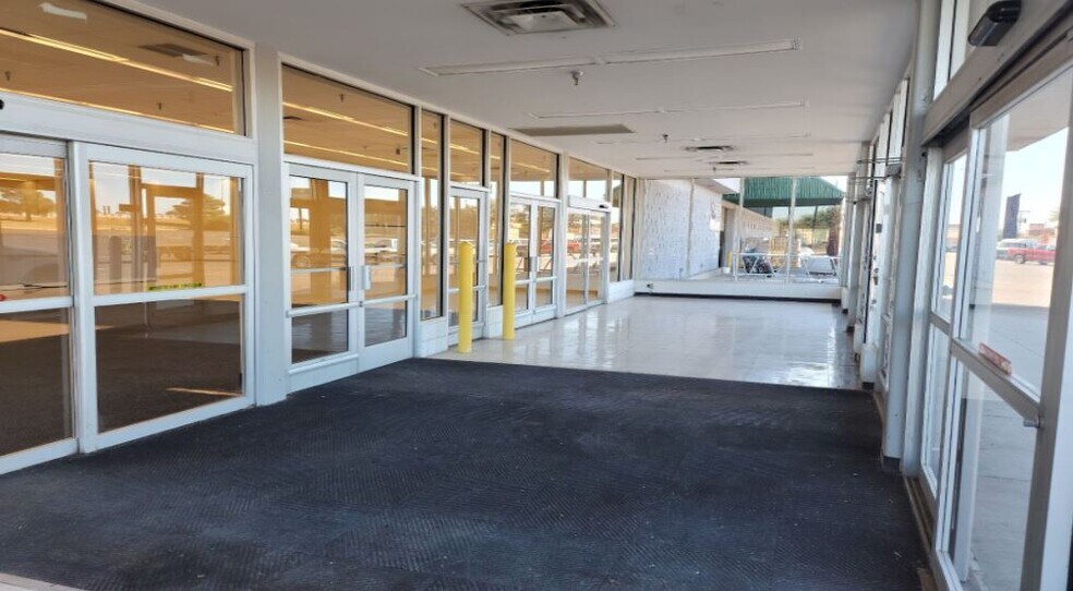 210 SE Georgia Ave, Sweetwater, TX à louer - Photo intérieure – Image 2 sur 14
