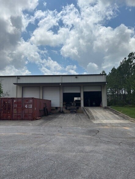 3192 Johnson Ave, Pensacola, FL à louer - Photo de l’immeuble – Image 2 sur 13
