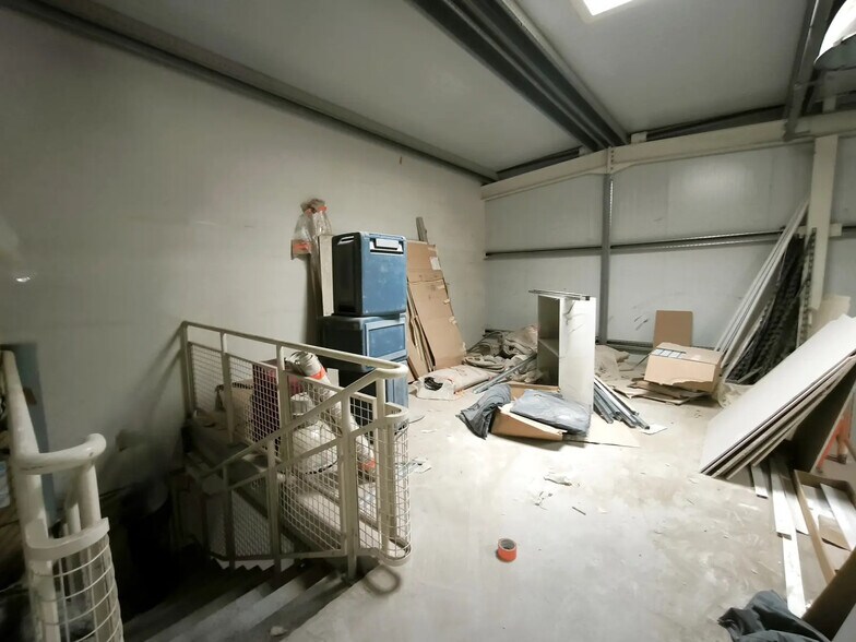 Local d'activités dans Deuil-la-Barre à vendre - Photo de l’immeuble – Image 3 sur 5