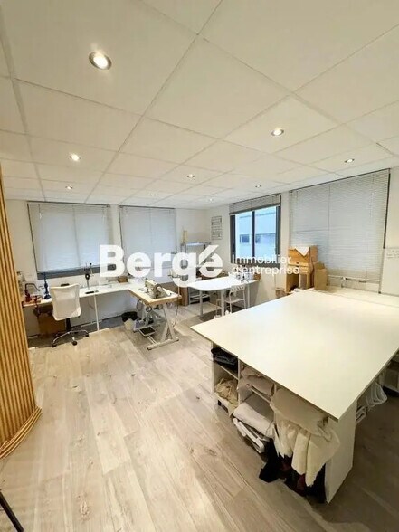 Bureau dans Mandelieu-la-Napoule à louer - Photo de l’immeuble – Image 1 sur 4