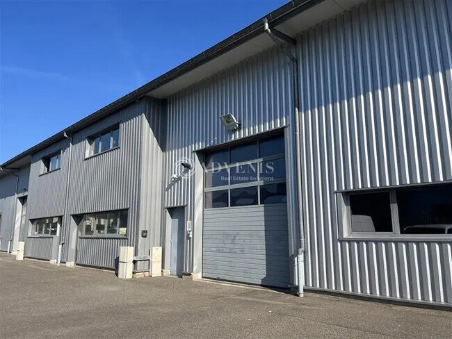 Plus de détails pour Local d’activités à vendre