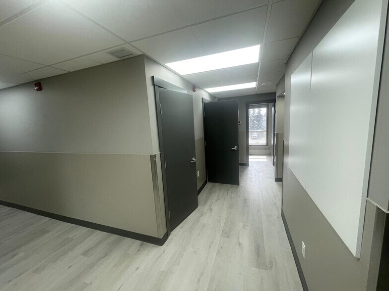 4075 106 St, Edmonton, AB à louer - Photo intérieure – Image 2 sur 9