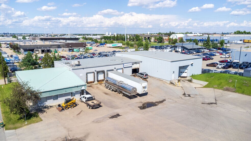 9750 35th Ave NW, Edmonton, AB à vendre - Photo de l’immeuble – Image 1 sur 15