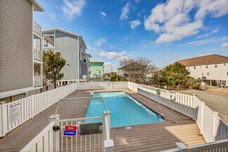 Plus de détails pour 1503 Carolina Beach AVE N, Carolina Beach, NC - Logement à vendre