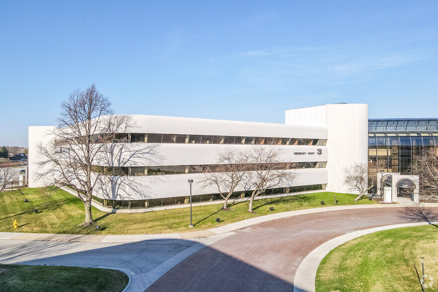 4800 Westown Pky, West Des Moines, IA à louer - Photo de l’immeuble – Image 1 sur 9