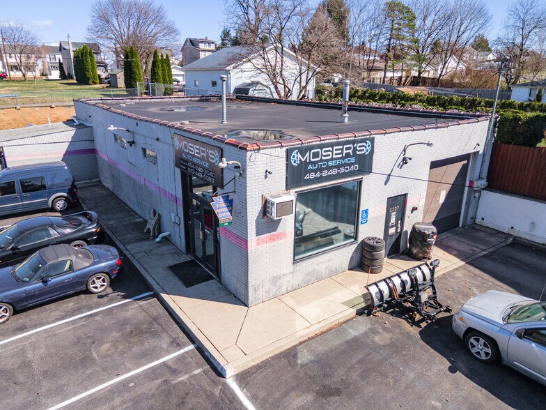2227 N 3rd Ave, Whitehall, PA à vendre - Photo de l’immeuble – Image 2 sur 34