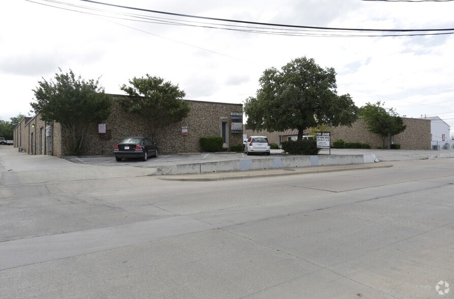 10836 Grissom Ln, Dallas, TX à louer - Photo de l’immeuble – Image 2 sur 14
