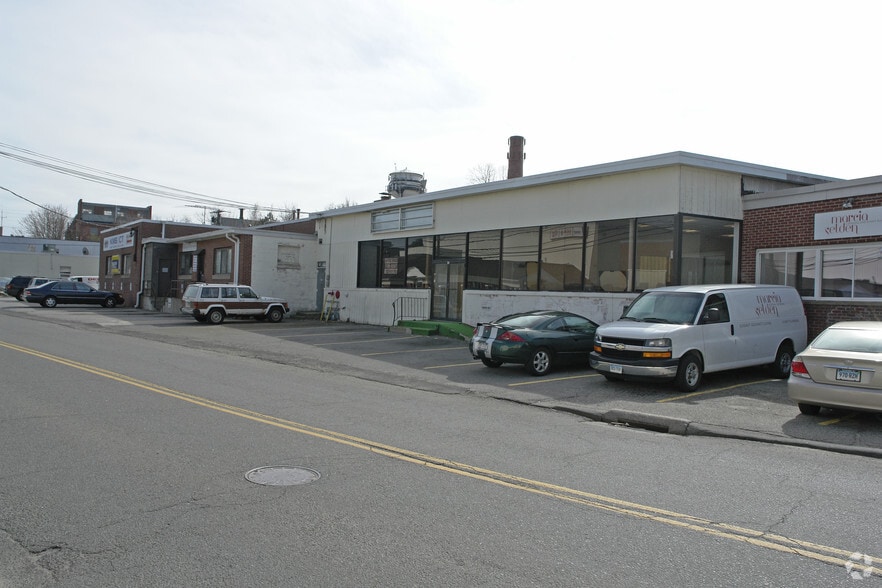 75 Research Dr, Stamford, CT à louer - Photo de l’immeuble – Image 3 sur 16