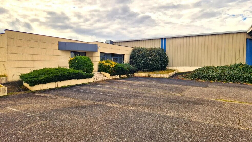 50 Rue Du Mollaret, Saint-Quentin-Fallavier à vendre - Photo de l’immeuble – Image 2 sur 11