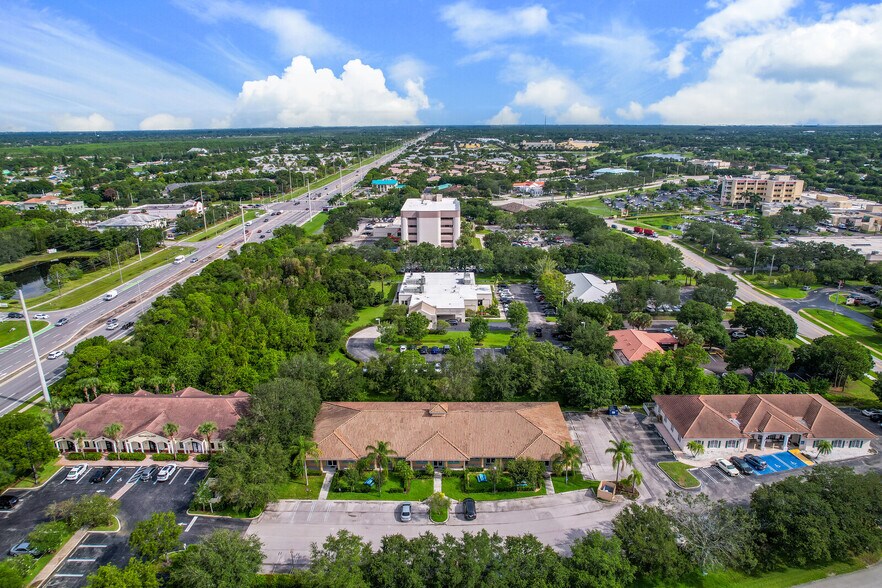 1405 SE Goldtree Dr, Port Saint Lucie, FL à louer - Photo de l’immeuble – Image 3 sur 53
