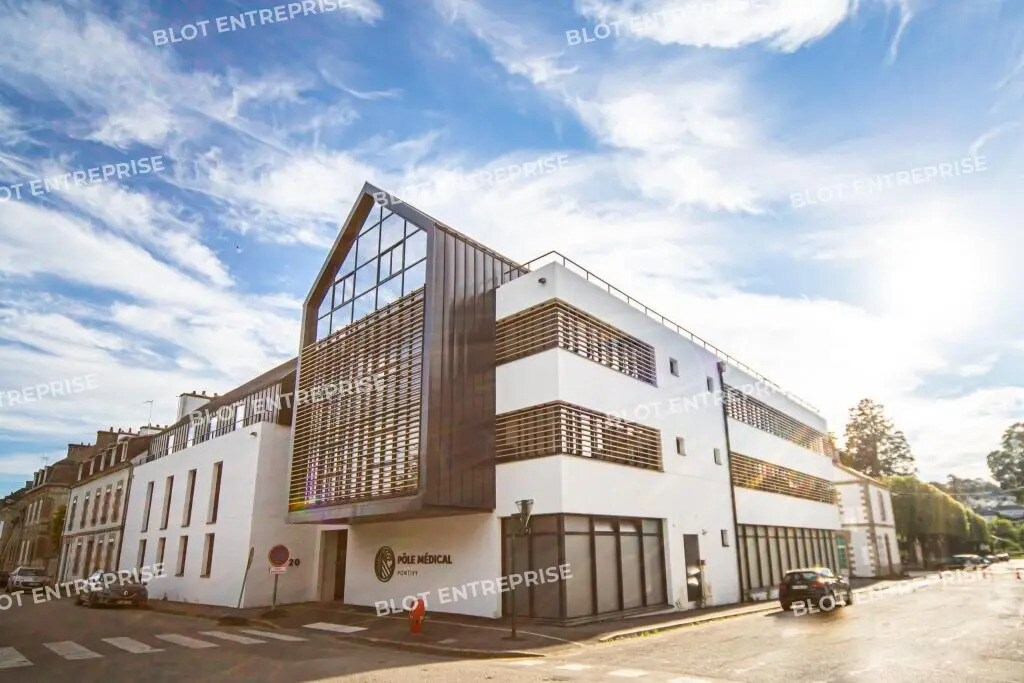 Bureau dans Pontivy à louer Photo principale– Image 1 sur 7