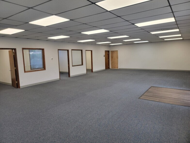5002-5008 Commercial St SE, Salem, OR à louer - Photo de l’immeuble – Image 3 sur 13