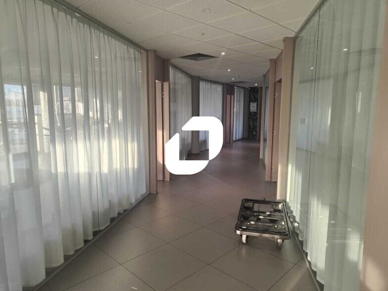 Bureau dans Nanterre à vendre - Photo intérieure – Image 2 sur 8