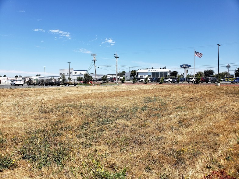 580 Auto Center Dr, Watsonville, CA à louer - Photo de l’immeuble – Image 2 sur 7