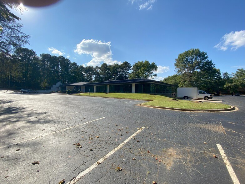 5000 McGinnis Ferry Rd, Alpharetta, GA à vendre - Photo de l’immeuble – Image 2 sur 18
