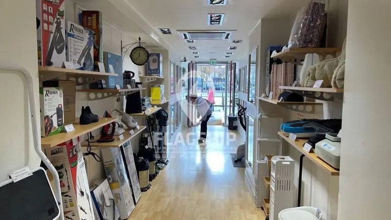 Local commercial dans Paris à louer - Photo de l’immeuble – Image 2 sur 6