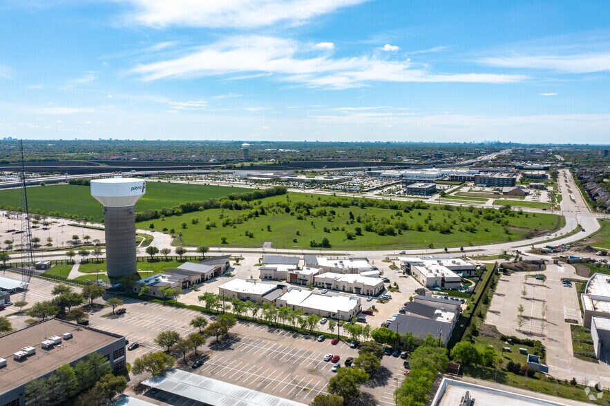6835 Communications Pky, Plano, TX à vendre - Photo de l’immeuble – Image 3 sur 21