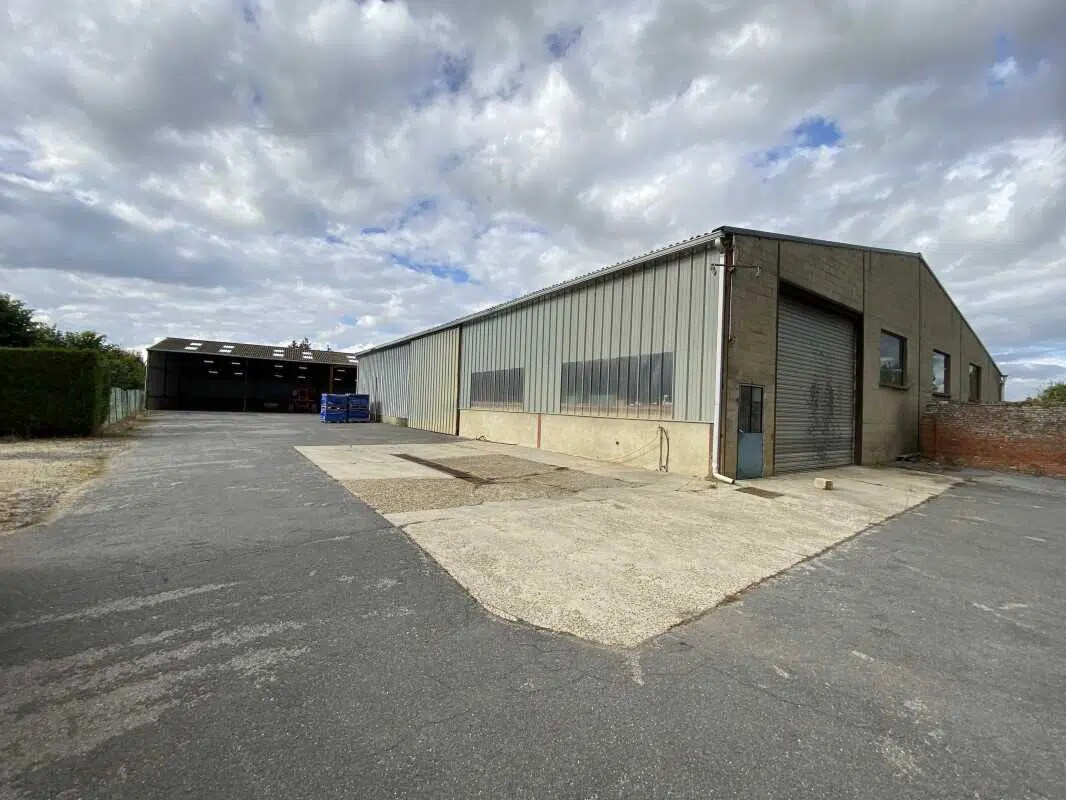 Local d’activités dans Lieuvillers à louer Photo de l’immeuble– Image 1 sur 8