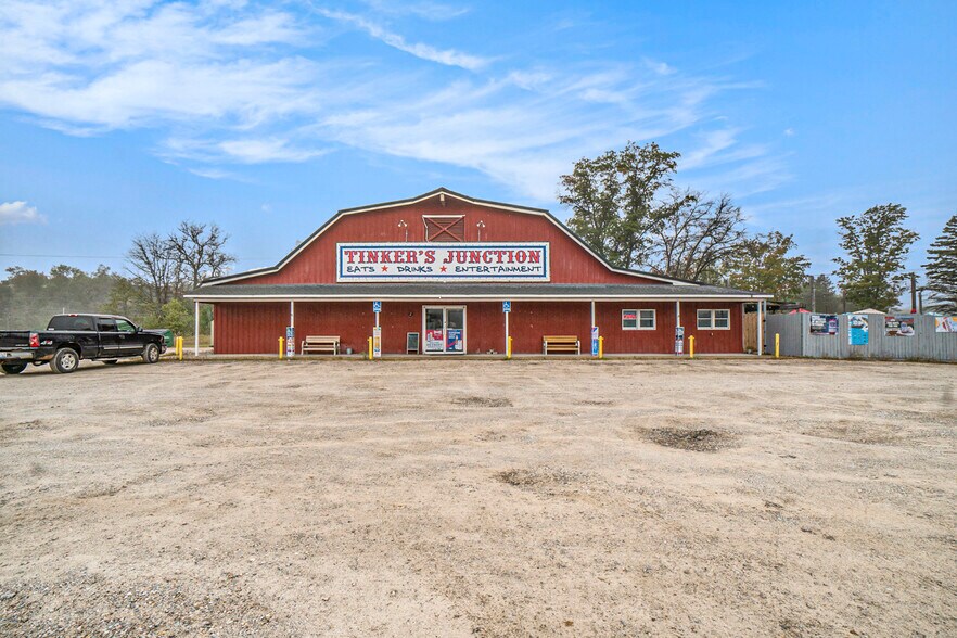 6811 E M 72 Hwy, Grayling, MI à vendre - Photo de l’immeuble – Image 2 sur 13