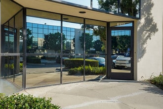 2530 E Corporate Pl, Monterey Park, CA à louer Photo intérieure– Image 2 sur 24