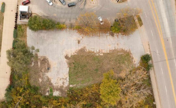 21 W. Benton St. and 820 S Riverside Dr. portefeuille de 2 biens à vendre sur LoopNet.fr Aérien– Image 1 sur 5
